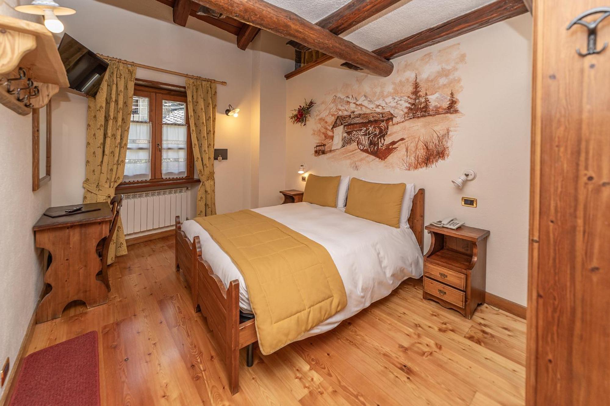 Double Room or Twin Single Beds,1697919080:JPEG